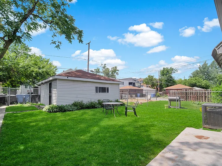 11402 S Calumet Ave — Photo 3