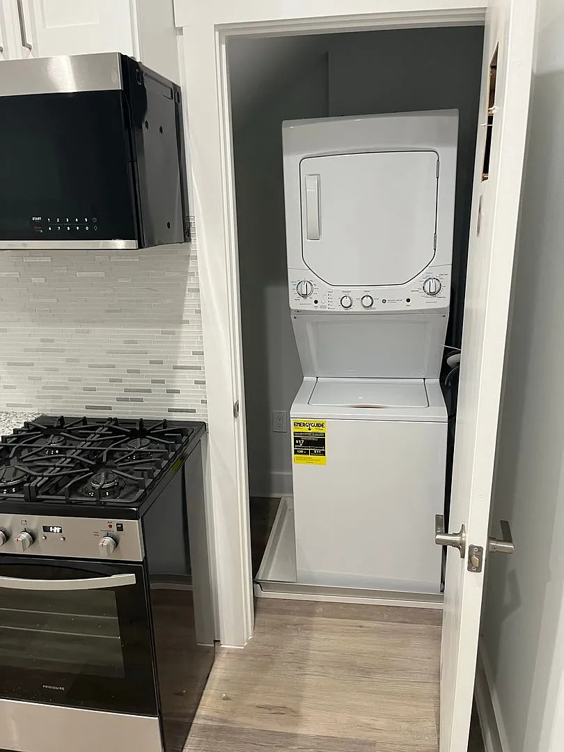 212 Upshur St NW — Photo 3