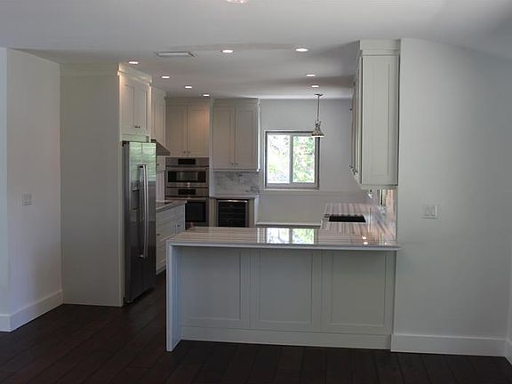 2nd image of 1560 Alcala Ave