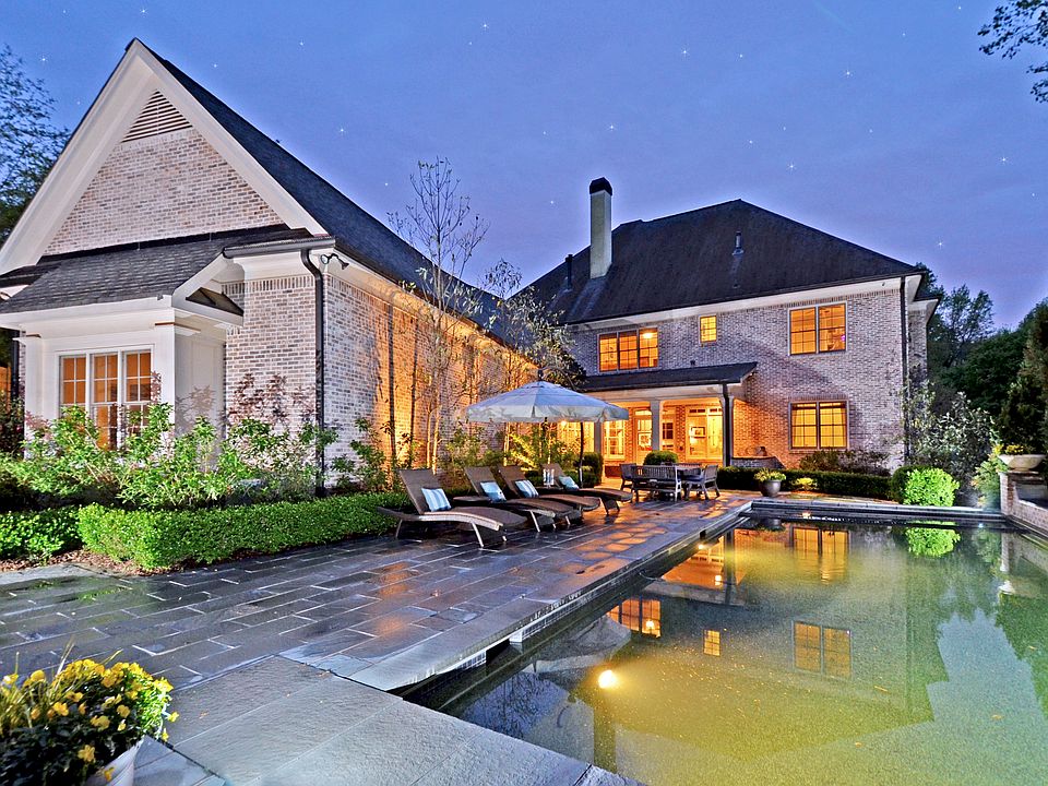 View of gorgeous pool 
