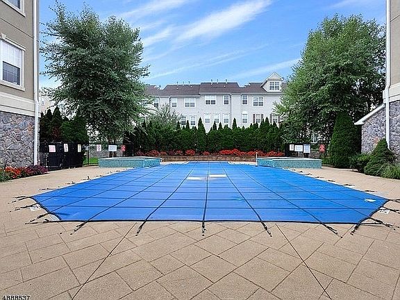Seasonal in-ground pool 