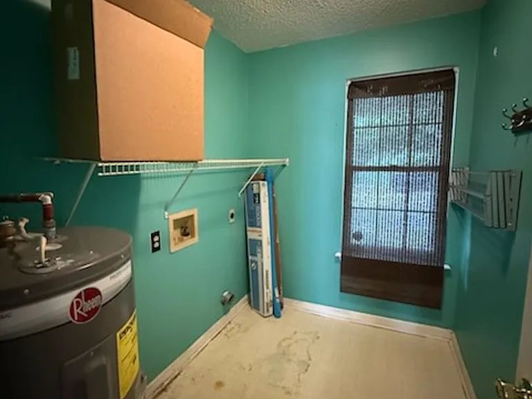 1325 Parkwood Dr — Photo 10