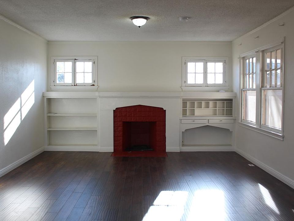 1st image of 611 1/2 W 41st Pl