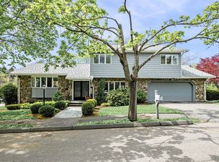2 Victoria Ln, Marblehead, MA 01945