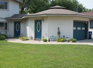 1104 15th St, Silvis, IL 61282