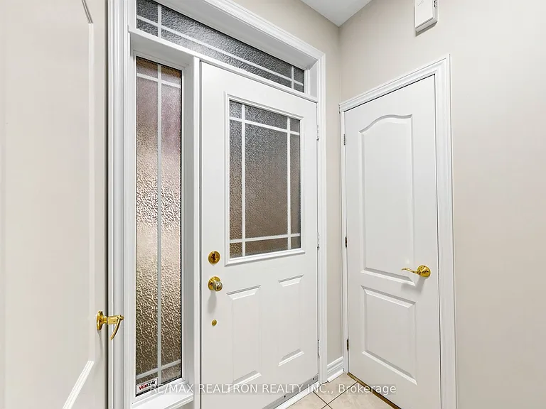 142 Mistywood Cres W — Photo 3