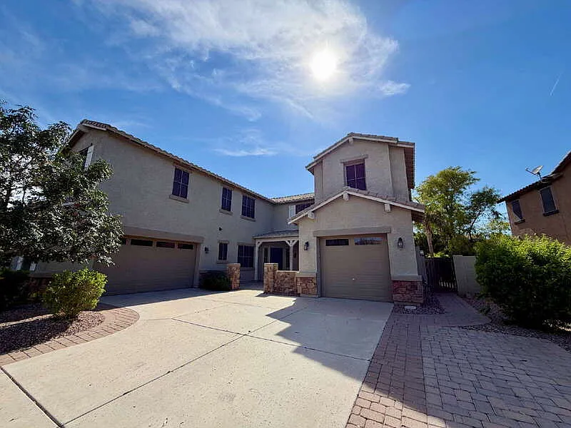 4 bed, 3.0 bath, 4553 sqft, $4,800 — Photo 2