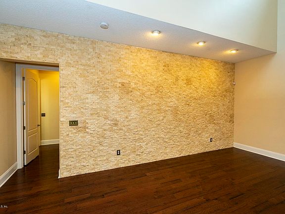 5th image of 131 Wellwood Ave