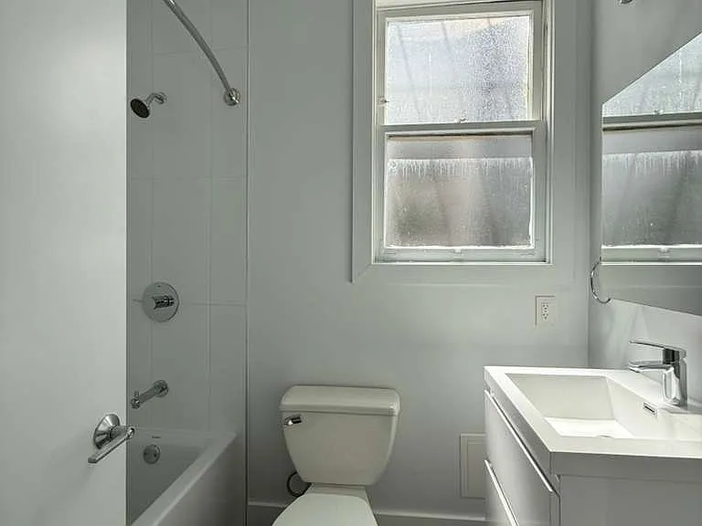 2942 Franklin St #14 — Photo 12