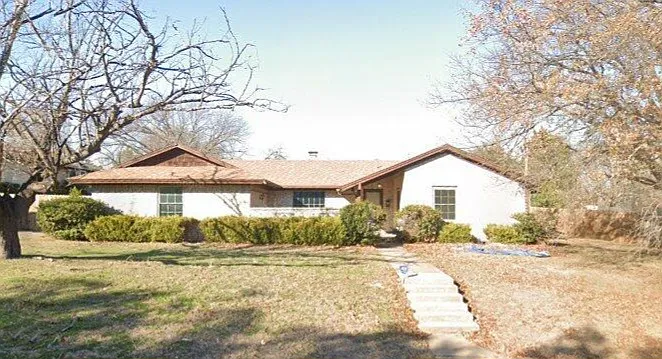 2441 Robert Burns Dr — Photo 1
