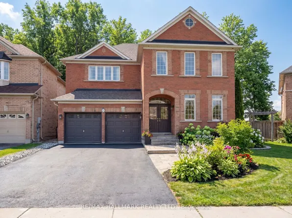 374 Dowson Loop, Newmarket, ON L3X 3G3