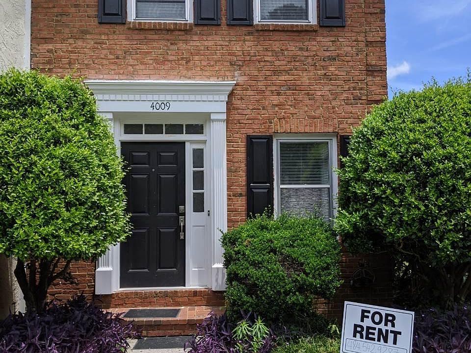 End Unit with major upgrades! Schedule a contactless tour! Additionally, in-person tour is also provided with one household at a time.