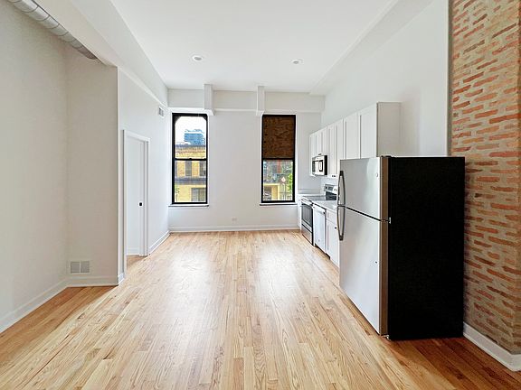 2nd image of 309 W Chicago Ave #201