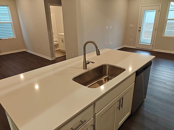 4th image of 720 Maple Branch Cir