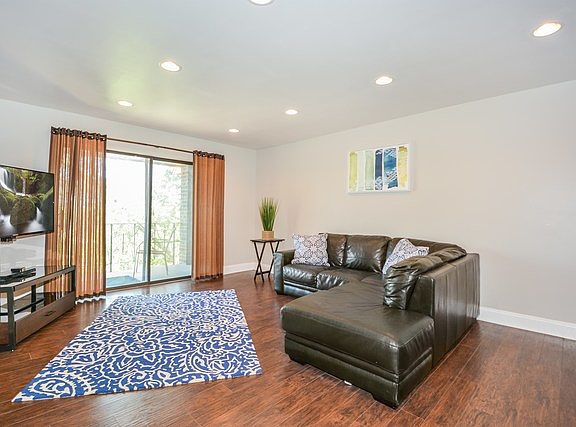 2nd image of 7100 W 95th St APT 314