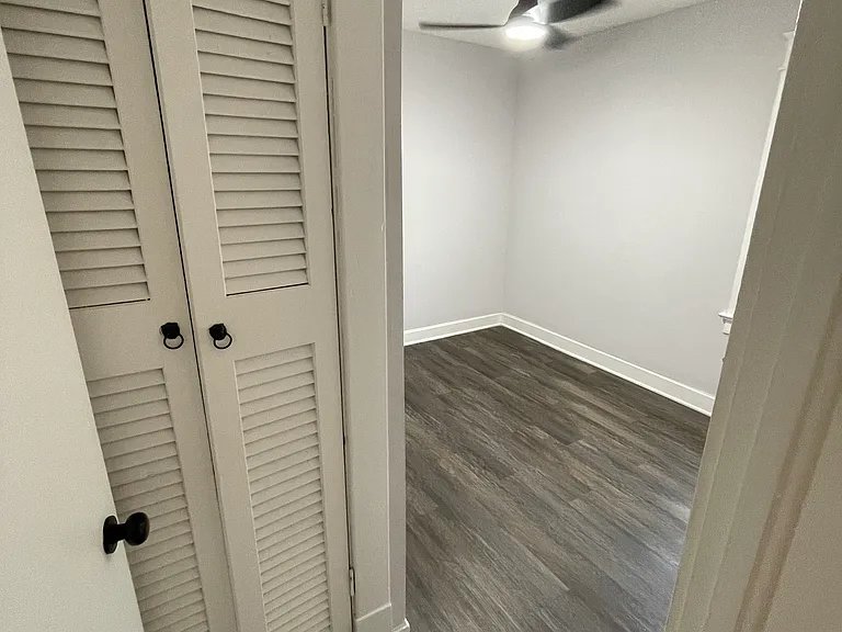 1308 S Northern Blvd — Photo 20