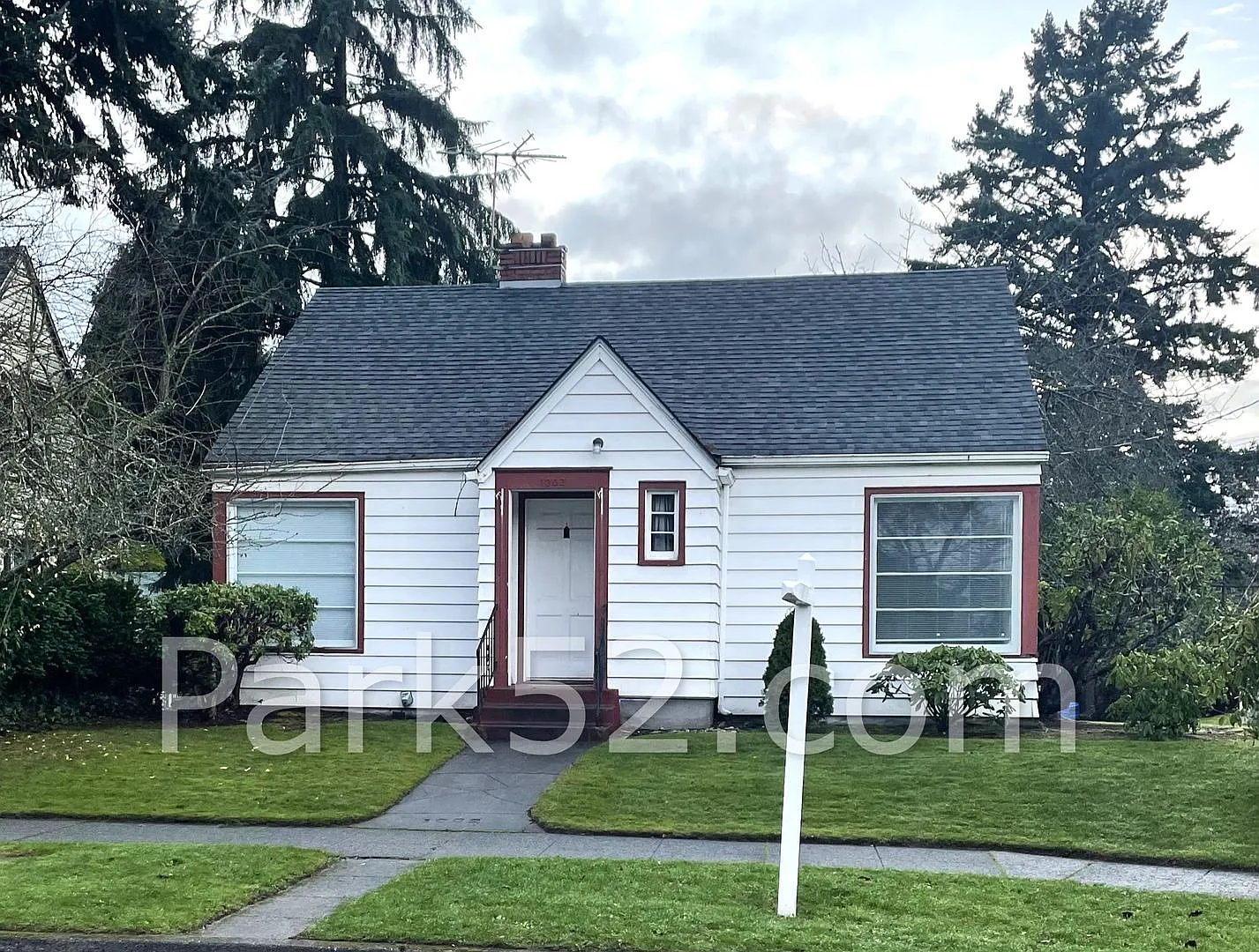 Tacoma 2 Bedroom 2 Bathroom Home with Washer/Dryer Hook-Ups & Lawncare Included! — Photo 1