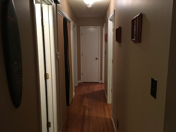 Hall w/linen & laundry rooms