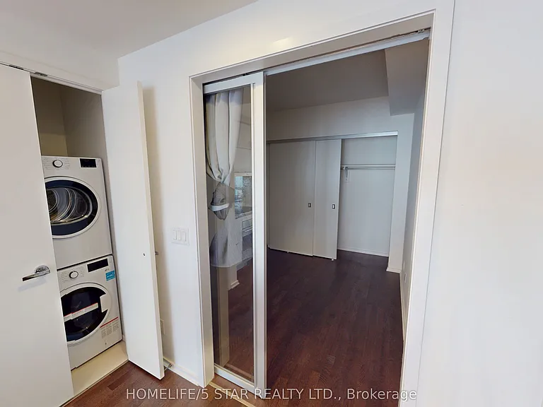 1 Bloor St E #4407 — Photo 7