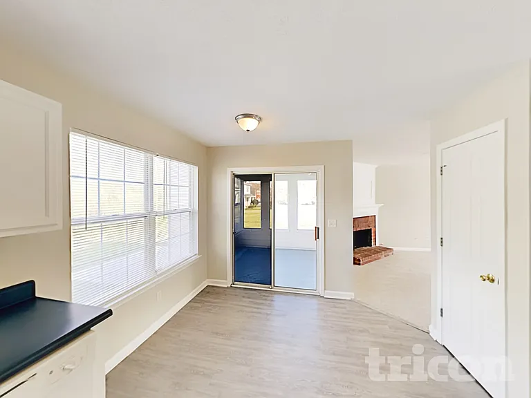 936 Edgewood Ln — Photo 5