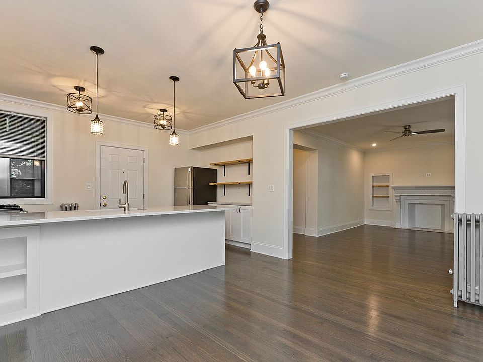 1st image of 5549 N Lakewood Ave #1F
