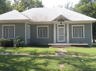 120 N 9th St, Ponca City, OK 74601