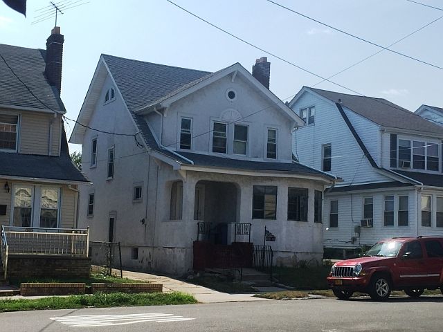 1st image of 10528 192nd St