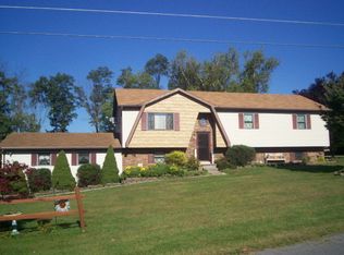 41 Manor Dr, Milroy, PA 17063