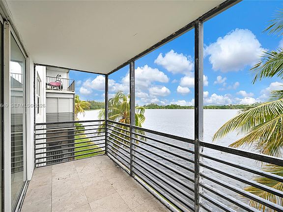 2nd image of 1075 NE Miami Gardens Dr APT 306