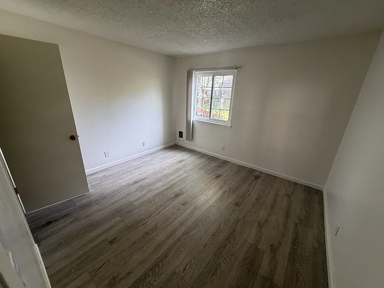 Sierra Vista Apartments — Photo 6
