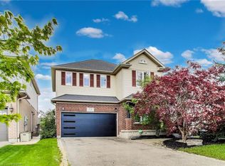 570 New Bedford Dr, Waterloo, ON N2K4M7