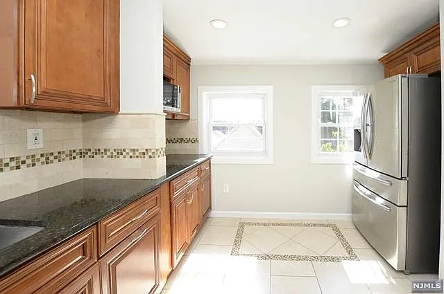 85 Oak St #1 — Photo 6