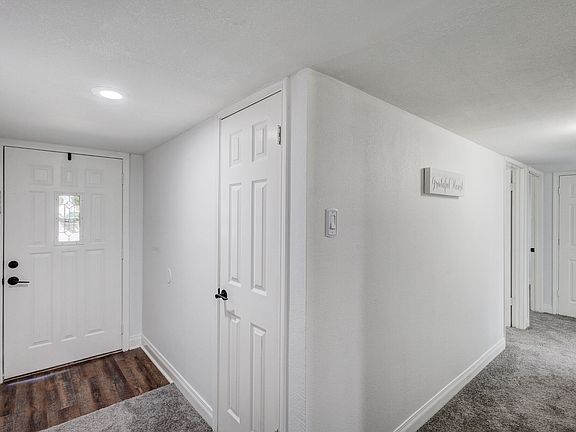 2nd image of 606 Hillcrest St