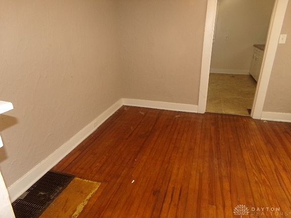 5th image of 15 Camden Ave