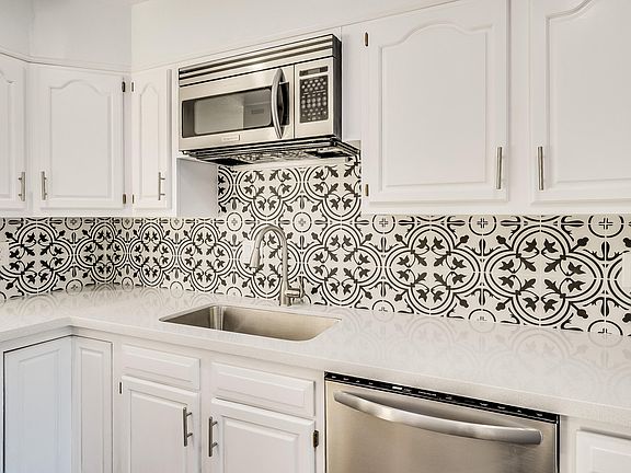 4th image of 616 N Lesueur Cir