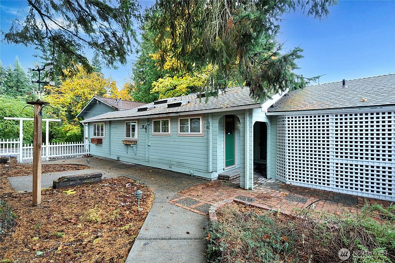 4th image of 10271 148TH Avenue SE