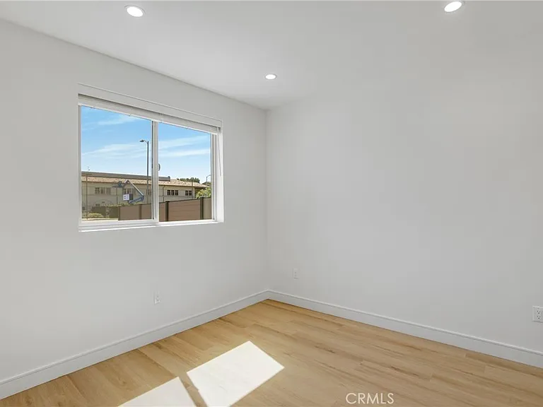 4855 Woodman Ave — Photo 20