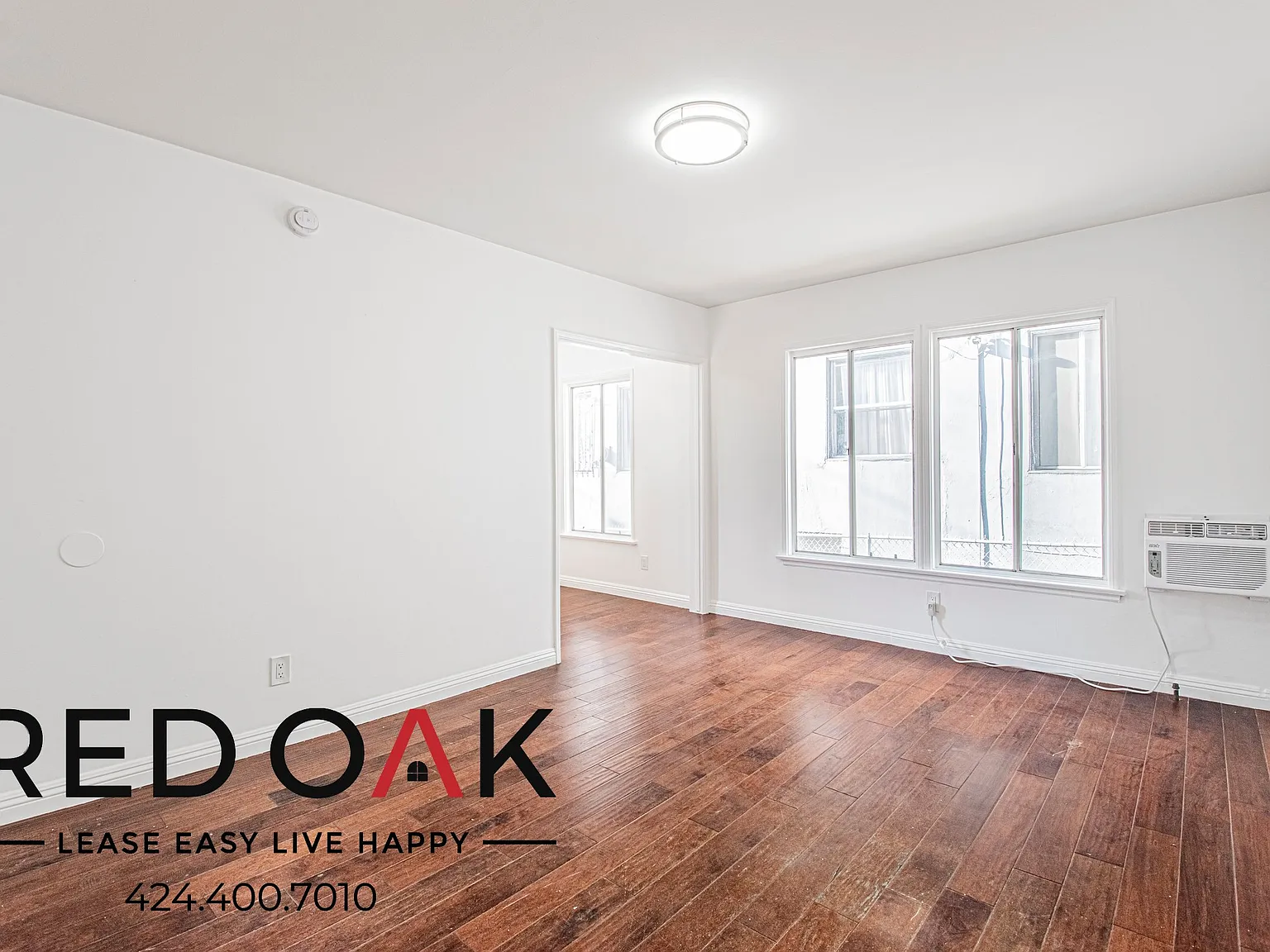 Spacious Studio with Dishwasher, Stainless Steel Appliances, Air Conditioning and On-Site Laundry... — Photo 2