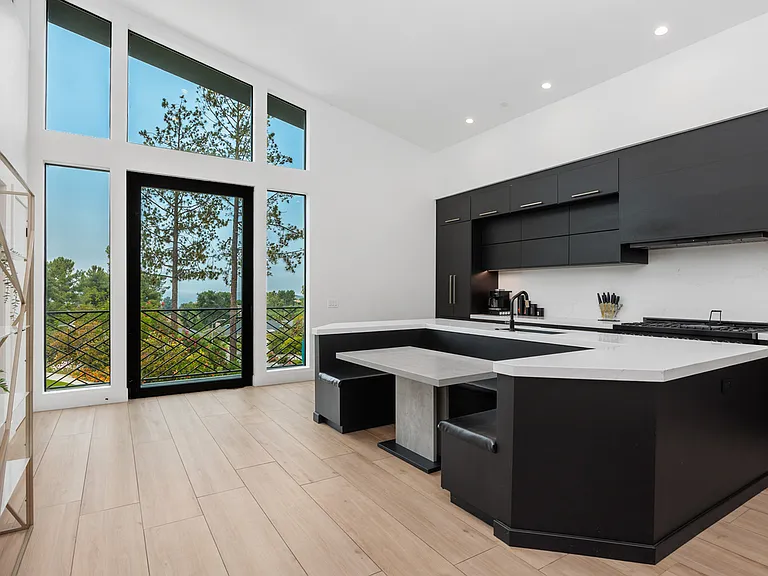 2050 Hidden Crest Dr — Photo 4