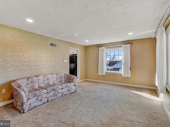 3rd image of 45 N Alwine Ave