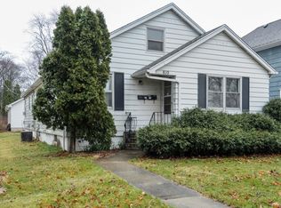 810 N Center St, Naperville, IL 60563
