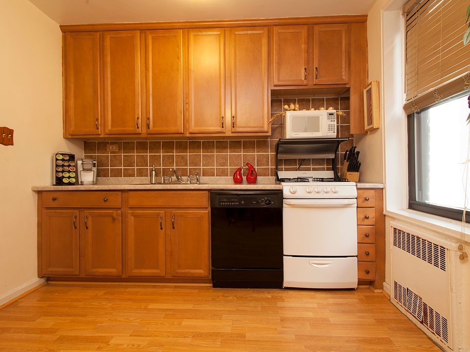 1st image of 61 Oliver St APT 2V