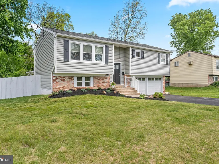 972 Log College Dr — Photo 2
