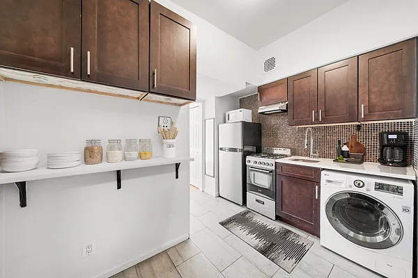 Rented by Aura NYC LLC | media 2