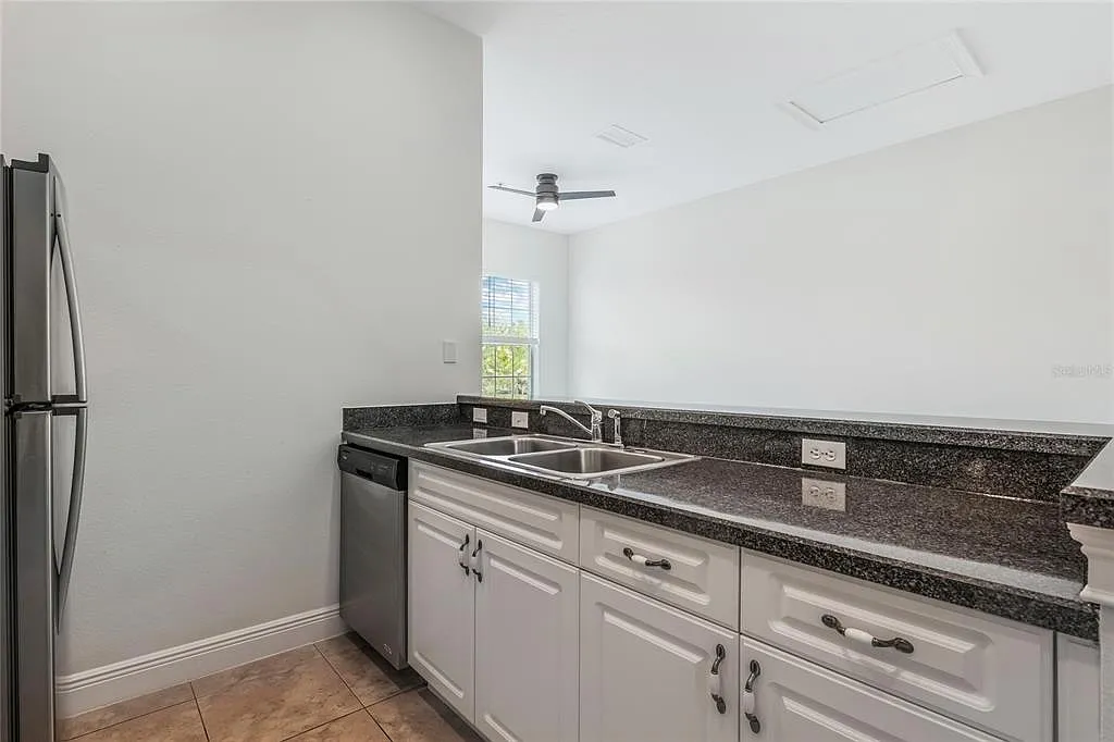 Studio, 1.0 bath, 628 sqft, $1,650 — Photo 4