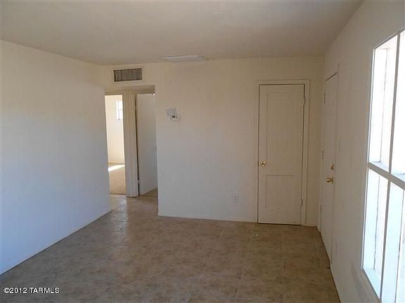 3rd image of 919 W Calle Garcia
