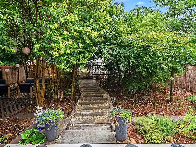 221 Gardner Ave — Photo 47