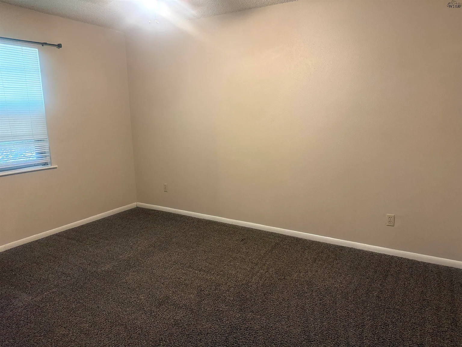 2 bed, 1.0 bath, 788 sqft, $1,300 — Photo 2