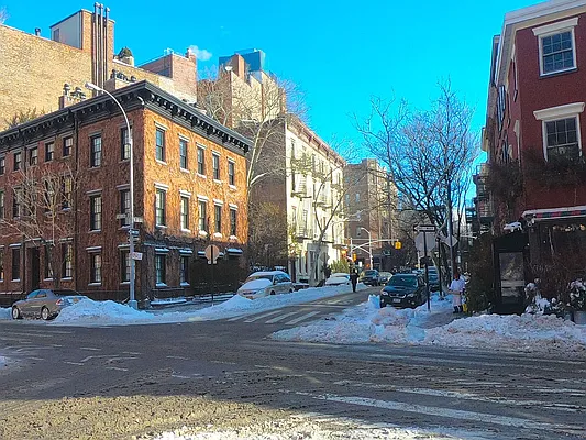 Rented by Compass | media 25