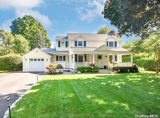 2 Mill Rd, Glen Head, NY 11545